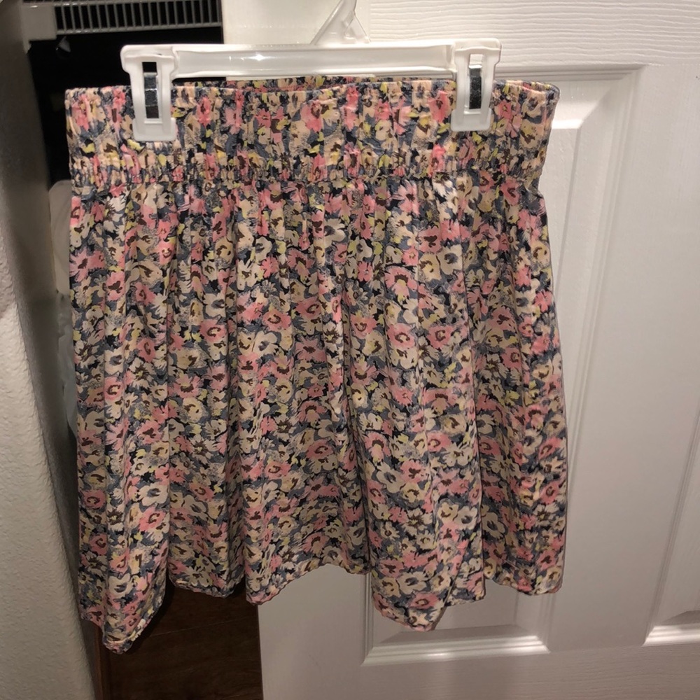 Shorty flower skirt